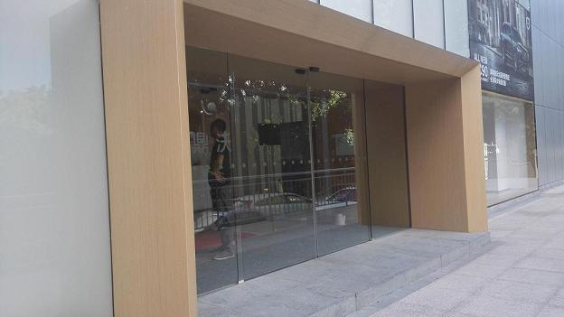 商报社大楼沃尔沃4S店玻璃自动门